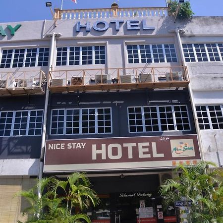 Nice Stay Hotel Raub Eksteriør billede