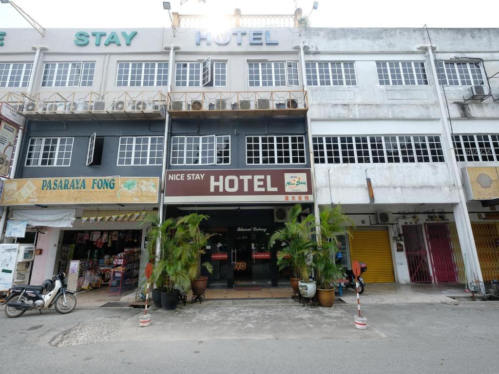 Nice Stay Hotel Raub Eksteriør billede